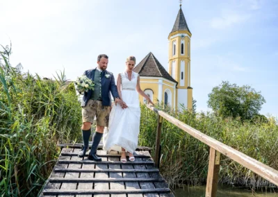 Brautpaar bei kirchlicher Trauung in St. Alban, Diessen am Ammersee, Hochzeitsfotografie.